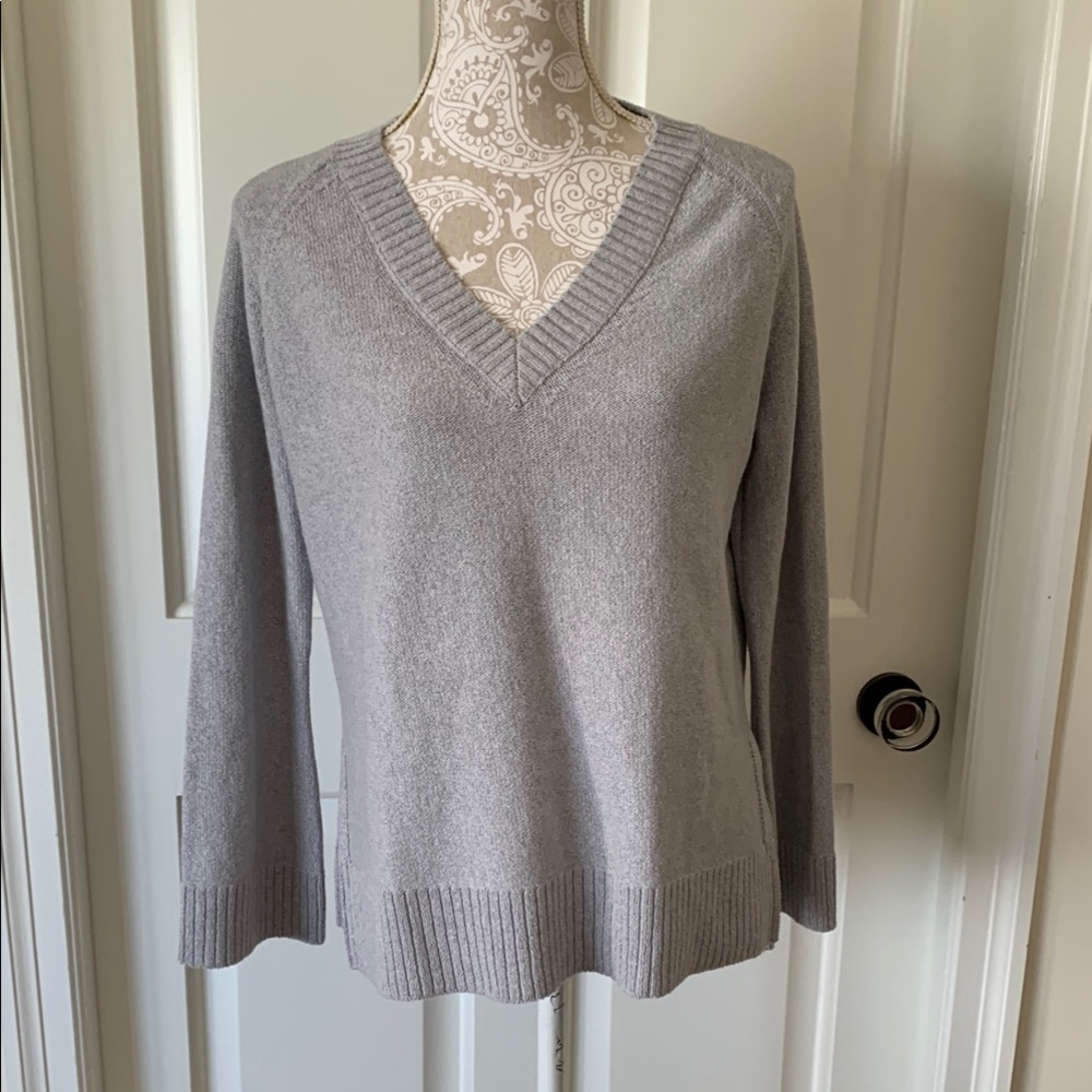ANN MASHBURN Gray V-Neck Sweater Relaxed Fit